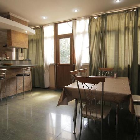 Apartment On Sanapiro Tiflis Exterior foto
