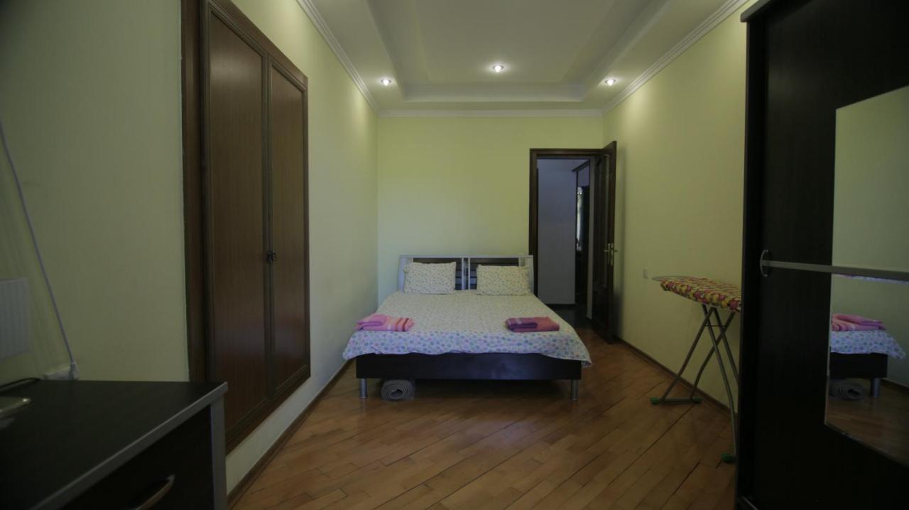 Apartment On Sanapiro Tiflis Exterior foto