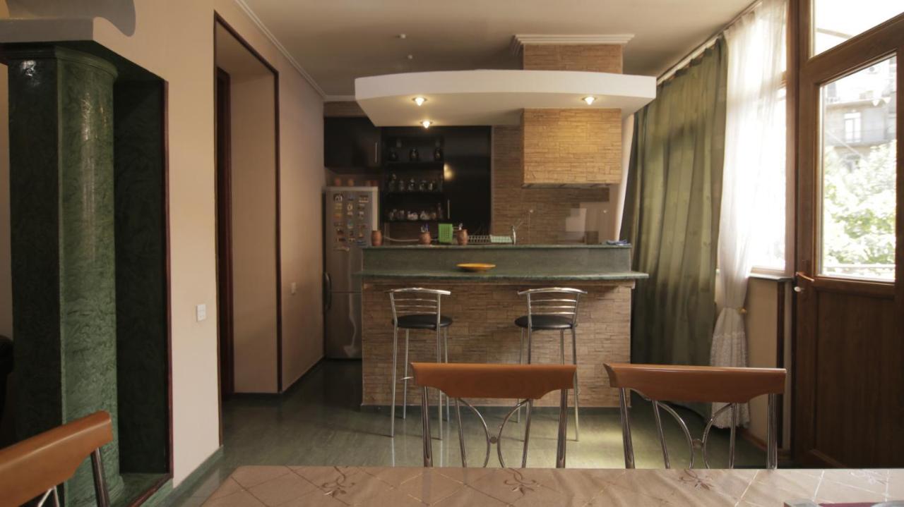 Apartment On Sanapiro Tiflis Exterior foto
